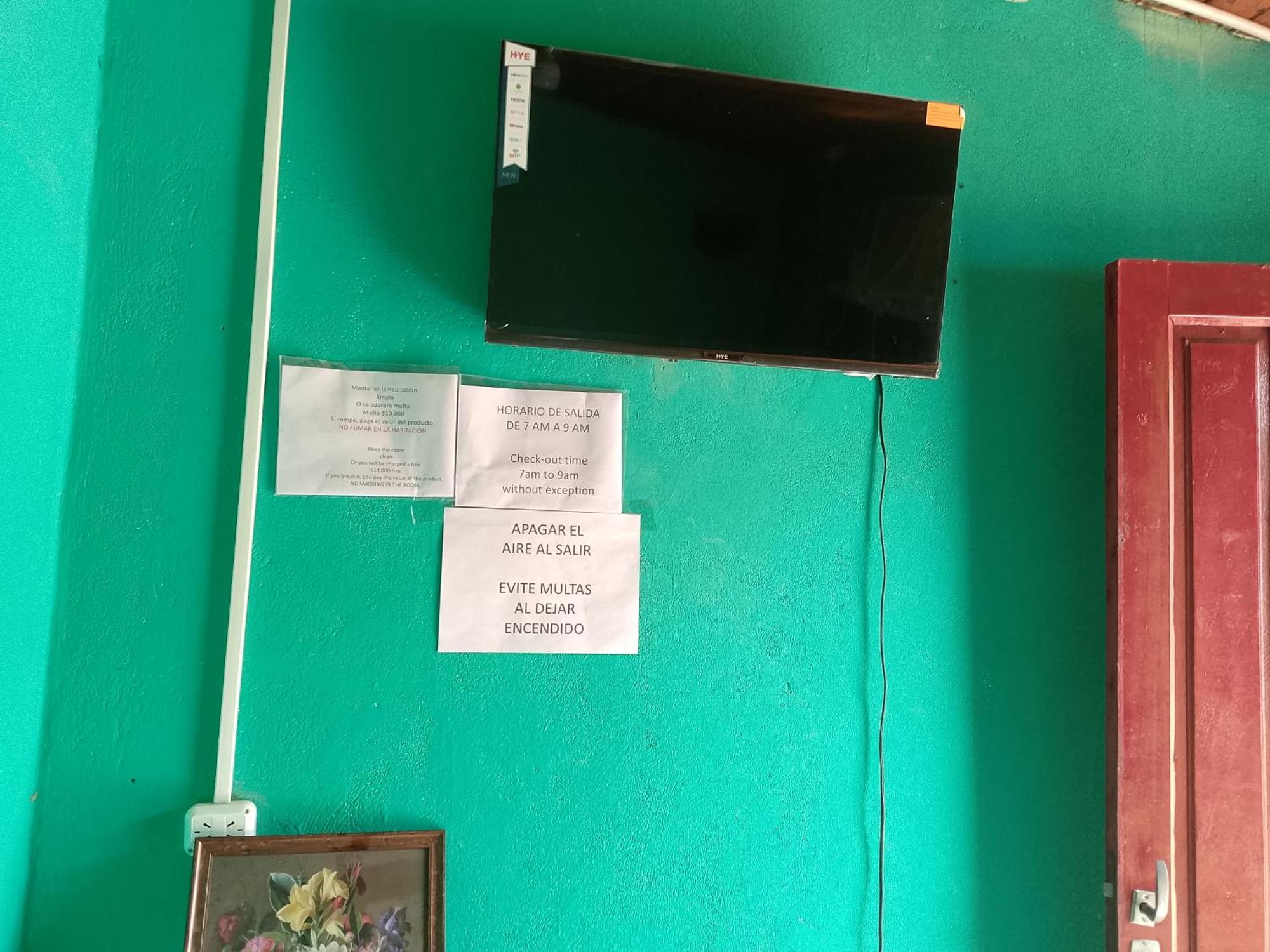 Hostel Loli Пуэрто-Игуасу Экстерьер фото