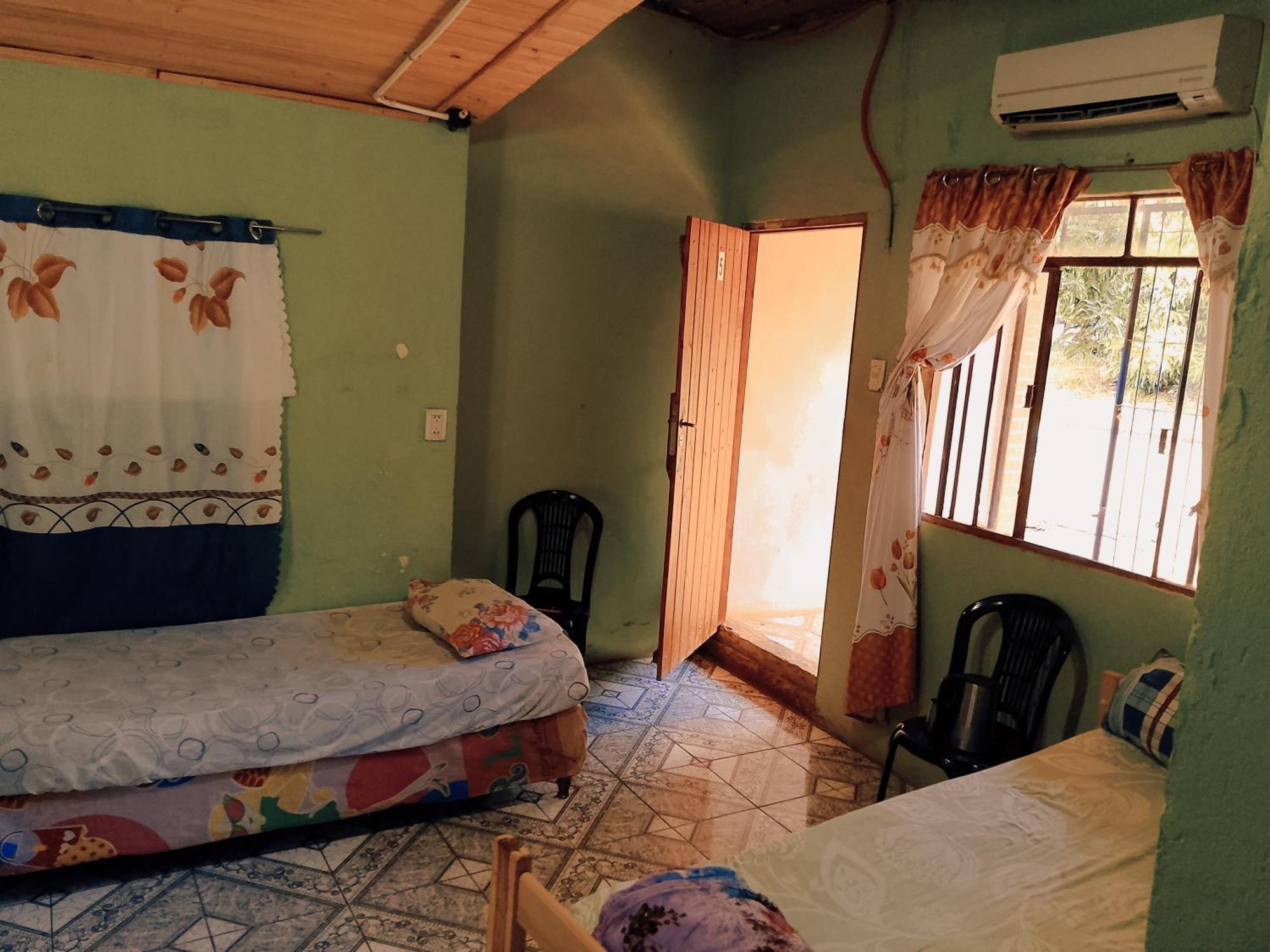 Hostel Loli Пуэрто-Игуасу Номер фото